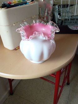 *Fenton* Pink and White Ruffled Art Glass Vase