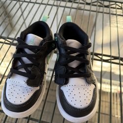 Nike shoes size  10c  pick up only bonanza and lamb