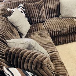 Cozy Stunning Nice Sectional!