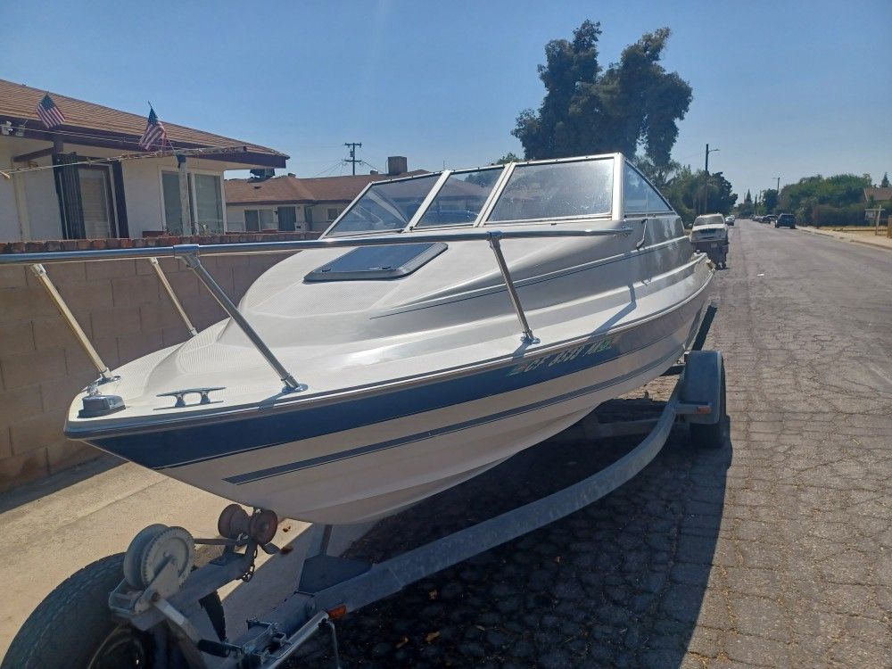 1994 Bayliner 1952 cuddy capri