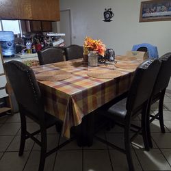 Tall dinning table and chairs