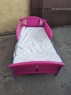 TODDLER BED AND MATTRESS 