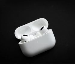 AirPods Pro 2 (USED) charging cable included