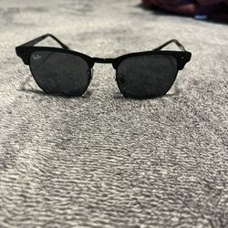Men’s Rayban Clubmaster Classic Sunglasses 