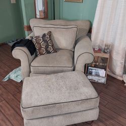 Chair With Ottoman 