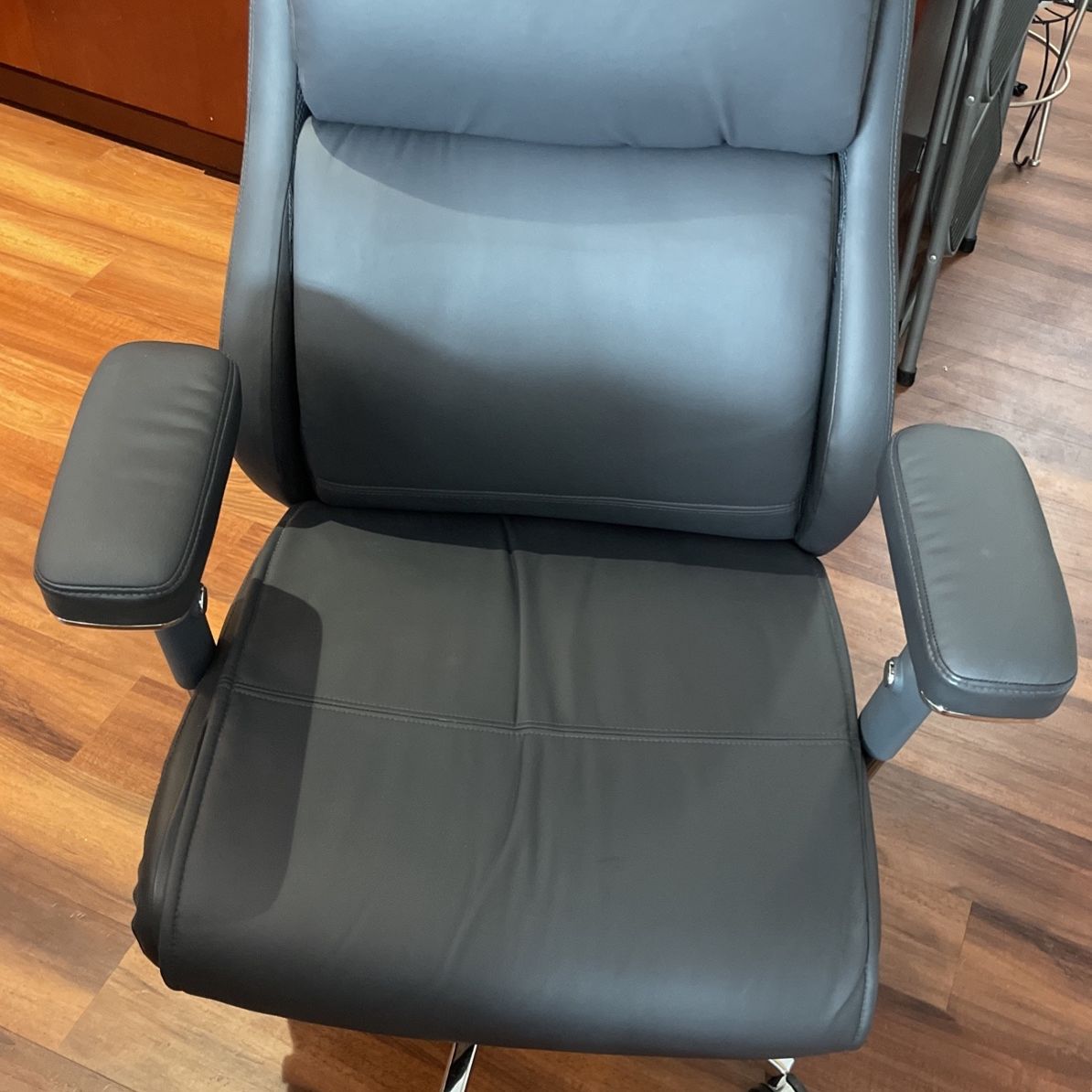 Barely Used Office Chair Manager s Chair Keera Realspace Modern Comfort for Sale in Hoodsport WA OfferUp
