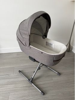 Inglesina Aptica bassinet with stand