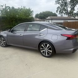 Gray Nissan Altima 2020