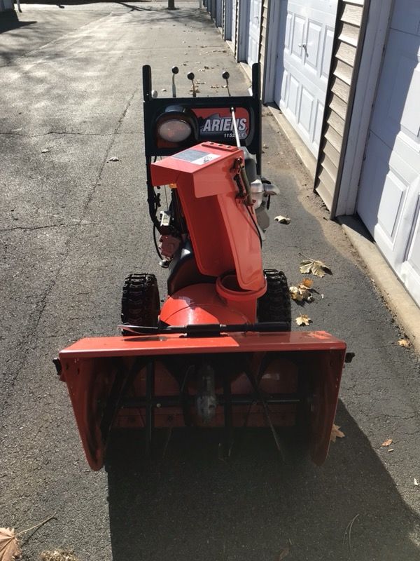Snowblower - Ariens 11528 LE