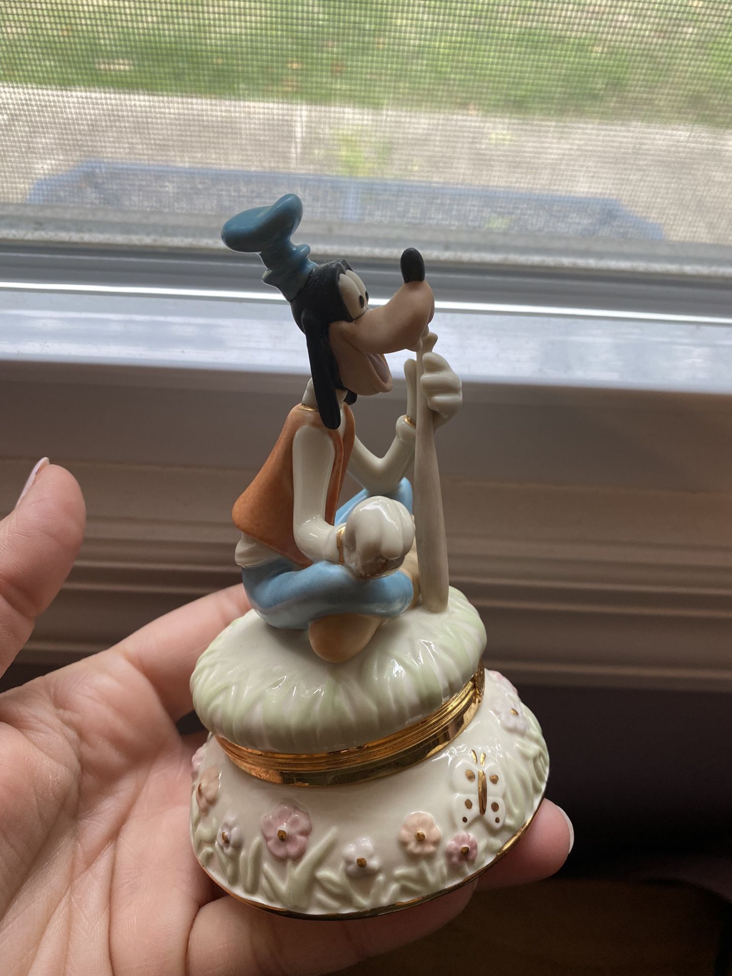 Disney lenox Treasures With goofy
