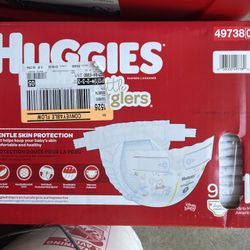 Diapers Kirkland & Huggies Size 1