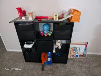 Cubicle organizer & toys