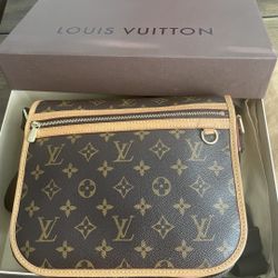 Louis Vuitton Bosphore messenger Bag
