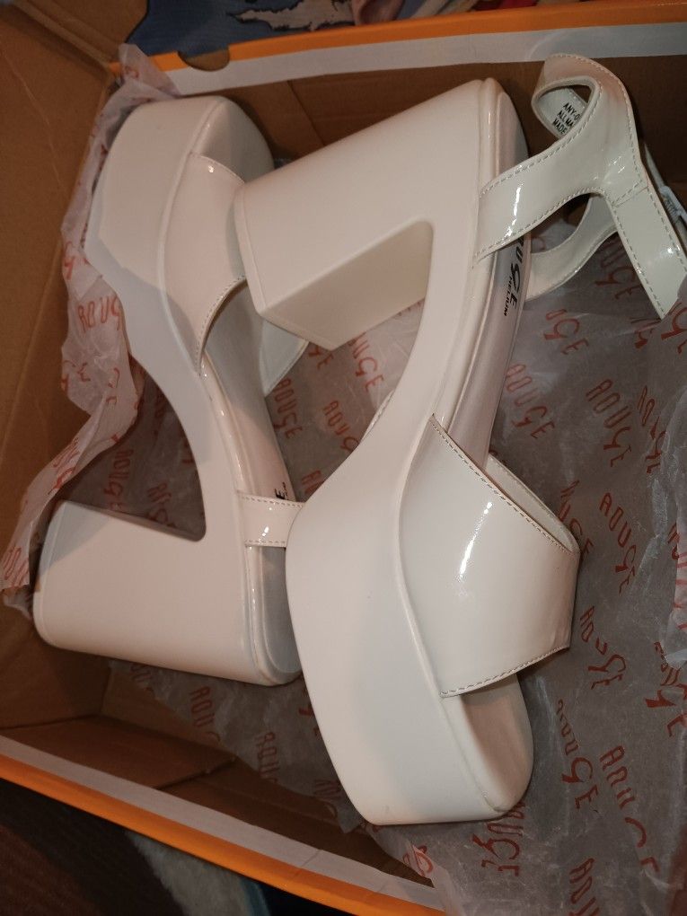 Cute All White Patent Leather Chunky Platform Sandals With Buckle Size 7.5