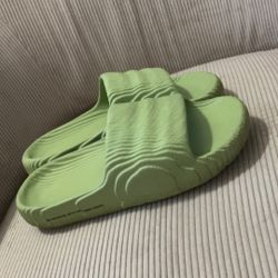 size 10 adidas adilette 22