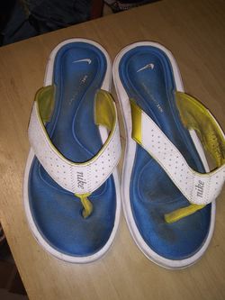 Womens nike flip flops size 6 womens sandals