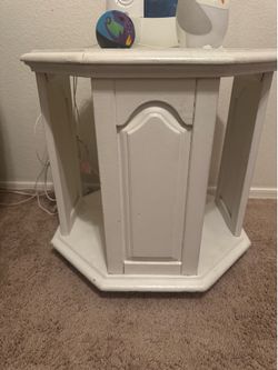 White Wooden End Table / Accent Table – Solid & Sturdy