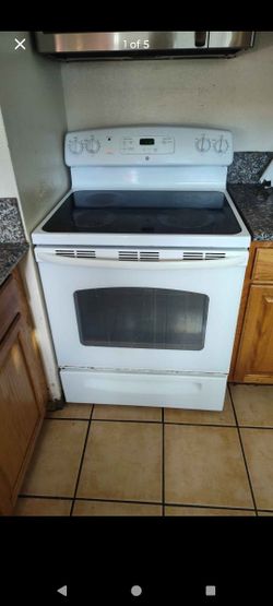 GE Glass Top Stove 