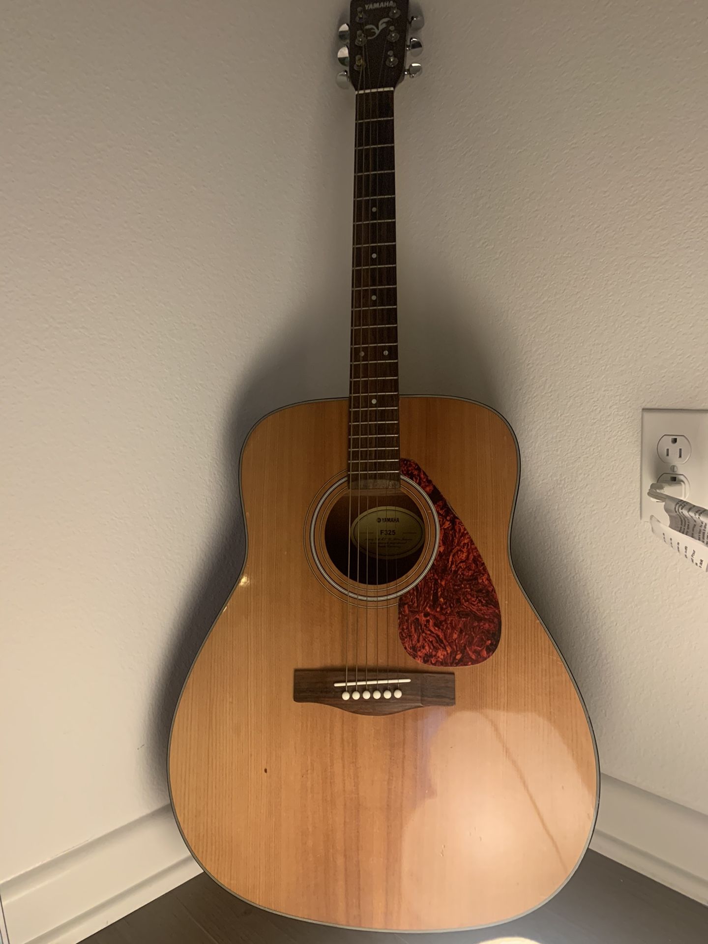 Yamaha F325 guitar