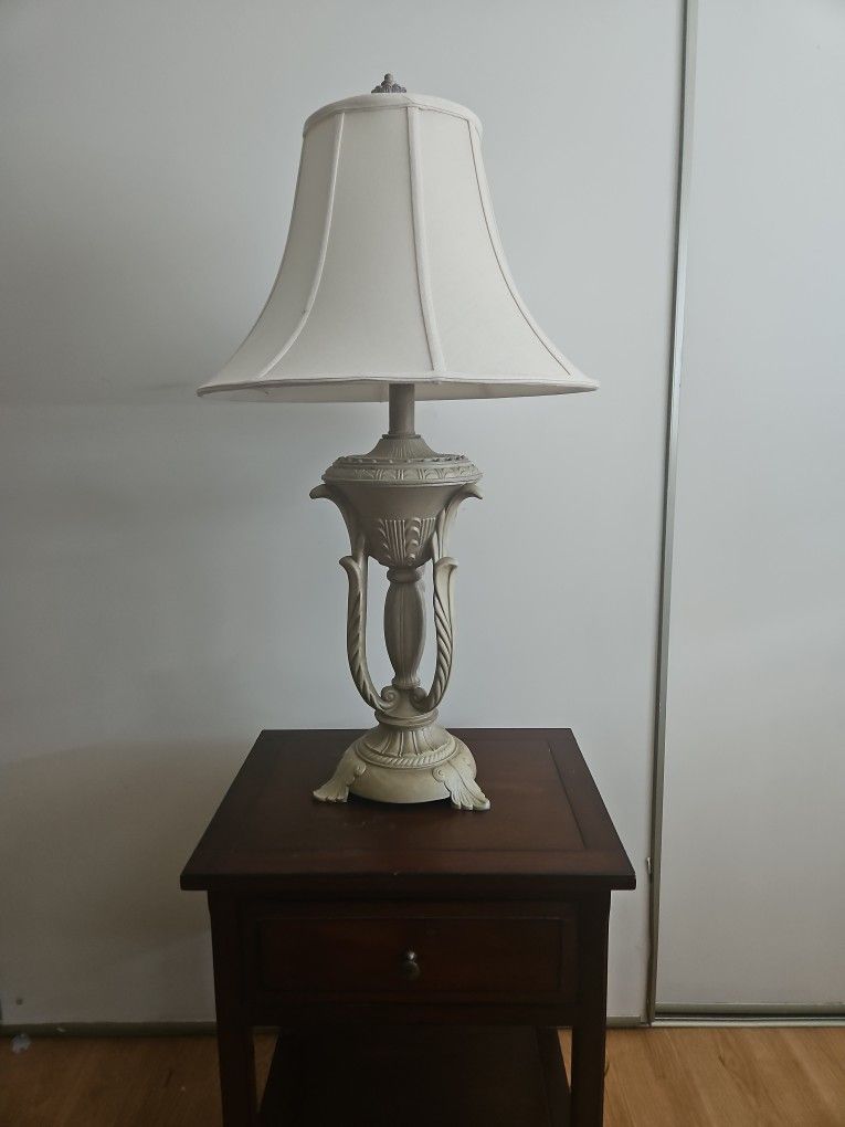 Beautiful Lamp, Very Heavy  In  Pristine Condition.  $50. Text When Ready To Buy. No Low Bowlers 