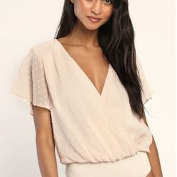 NWT Lulu’s Sweetest Of All Pale Pink Dot Flutter Sleeve Bodysuit Size Small NEW