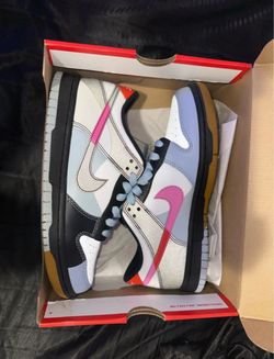 Nike Dunk LOW SE Summit white/LT Armory Blue.