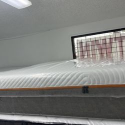 KING SIZE TEMPURPEDIC CONTOUR SUPREME MATTRESS & BOX SPRINGS BED SET