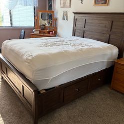 Platform Bed With Drawers