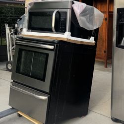 Fridgidaire Appliance Set