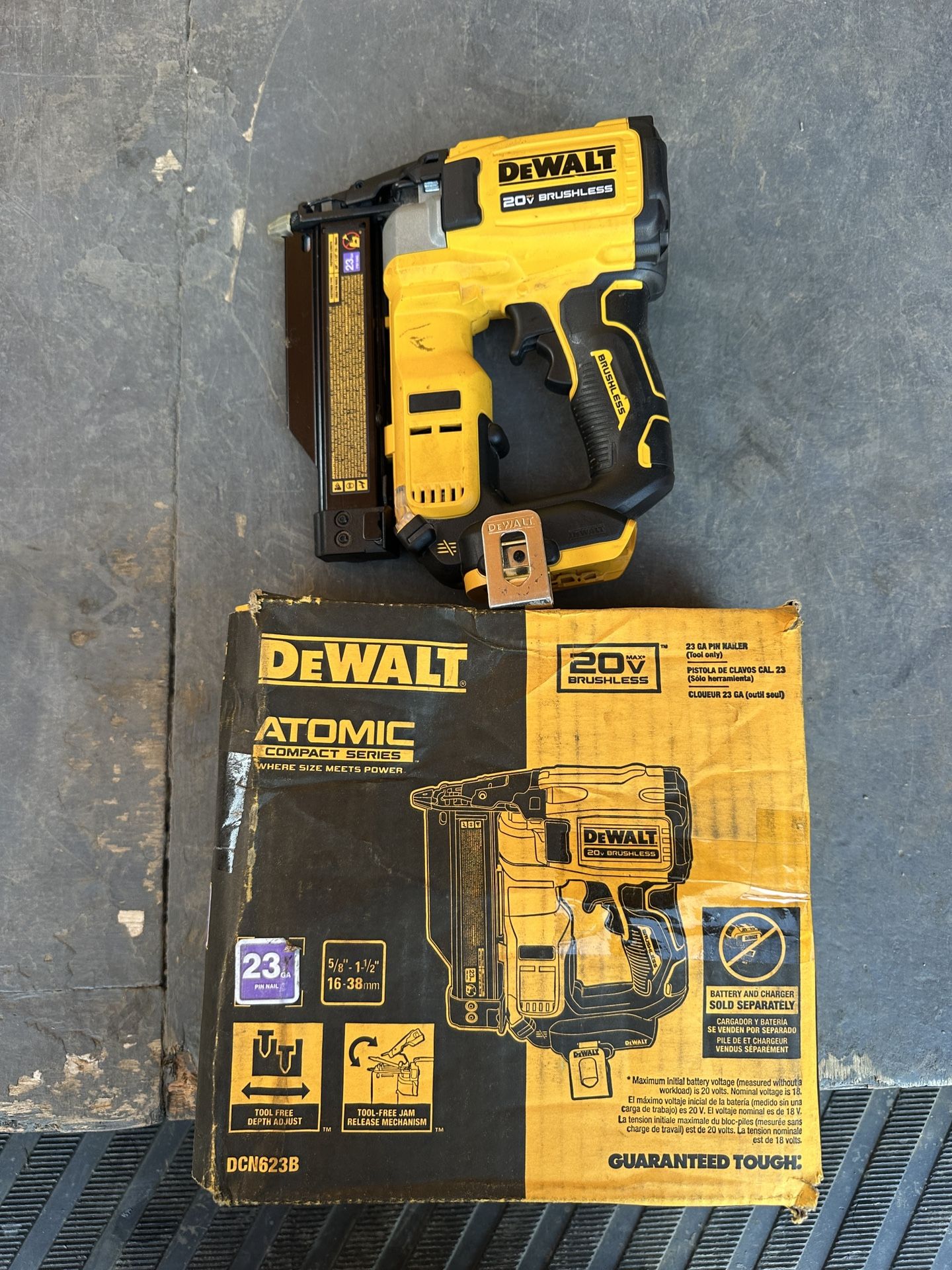 DEWALT ATOMIC 20V MAX Lithium Ion Cordless 23 Gauge Pin Nailer Tool Only