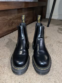 Dr Martin Platform Boots Women’s 9 men’s 7.5