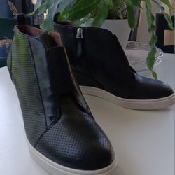 Linea Paolo Felicia Blk Leather  Wedge Sneaker 8.5