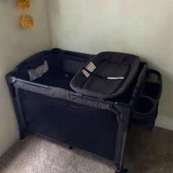 Bassinet Pack N Playyard With Added Mattress Toddler Bed 4-in-1