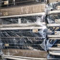 💤🛏️Mattress all sizes🛏️💤
🔵Pillow top🛏️
🟢Queen sizes $190
🟡Full sizes $ 170
🟠Twin sizes $120
🟣cal King $ 310
🟤E K $ 320
🚚Delivery availabl