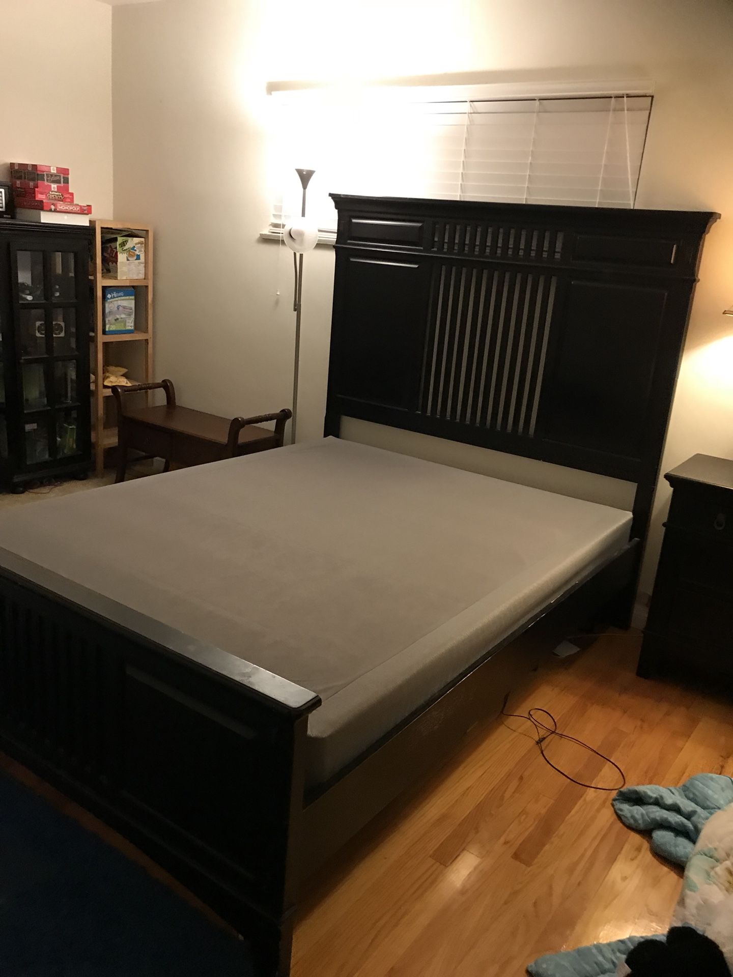 Kathy Ireland Home Queen bed frame/headboard with box spring for $150 Firm!!!