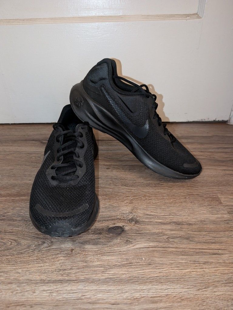 Nike Revolution
