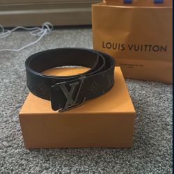 Black Leather Louis Vuitton Belt Size 32 Men 
