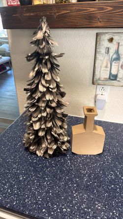 Feathered Christmas Tree And Vase For Free