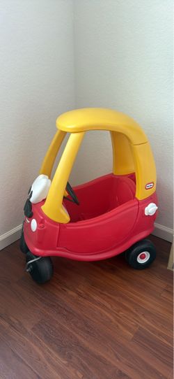 Little Tikes Cozy Coupe Ride-On Toy