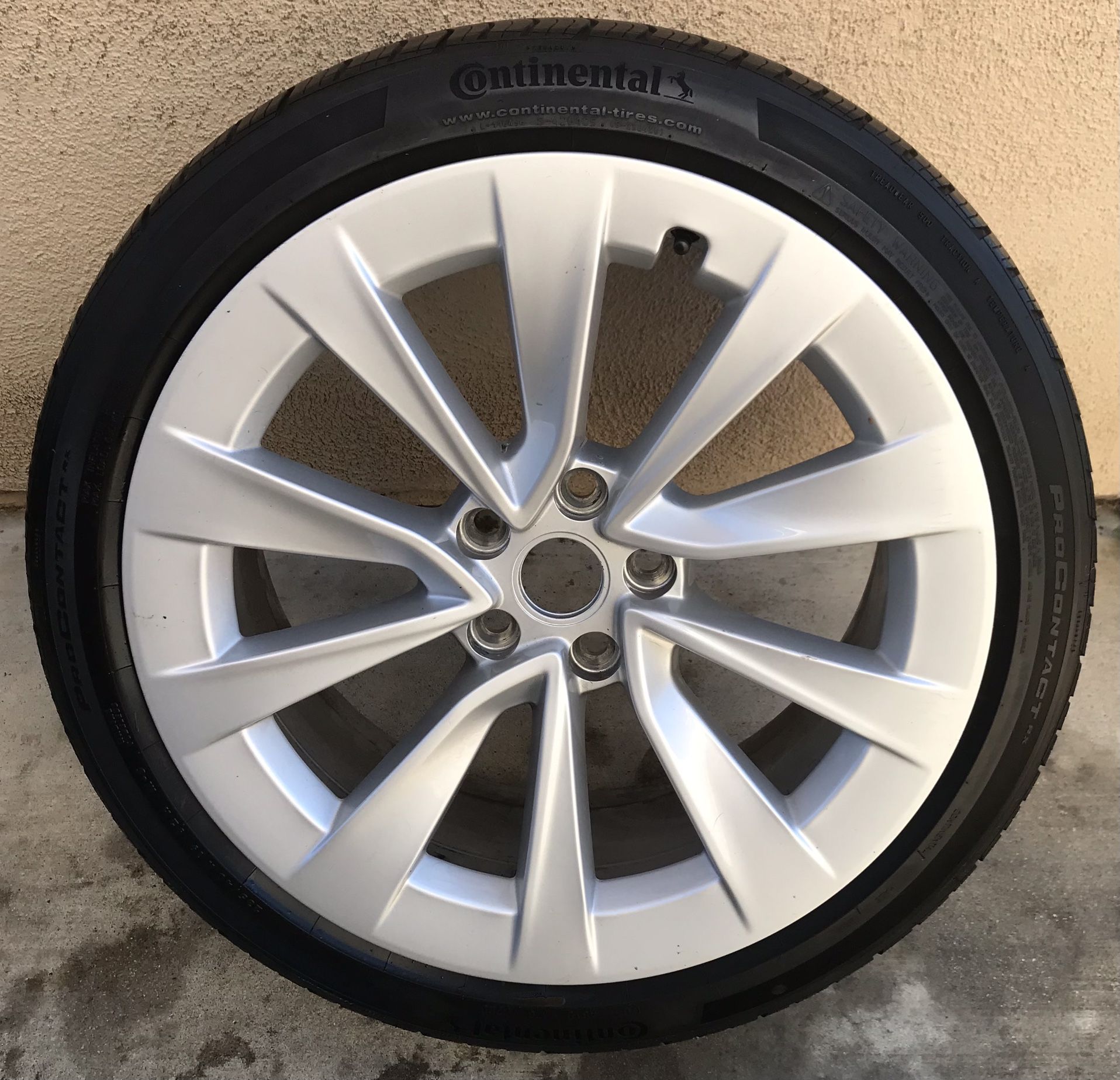 1 Tesla Model 3 Sport wheel 19” wheel