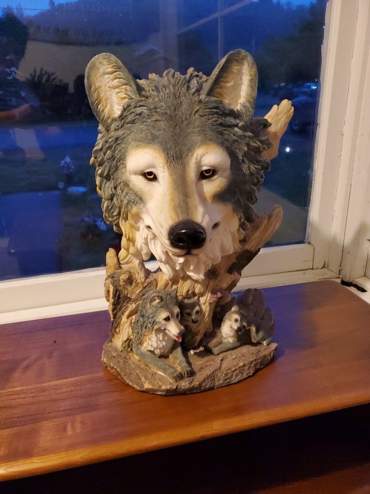 Wolf Statue