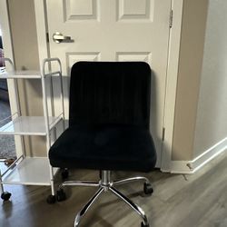 Fuzzy Black Rolling Chair