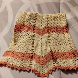 A BEAUTIFUL  CROCHER   EPRON   New  For Your Child. 