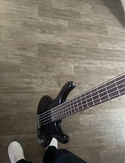 Ibáñez 5 string