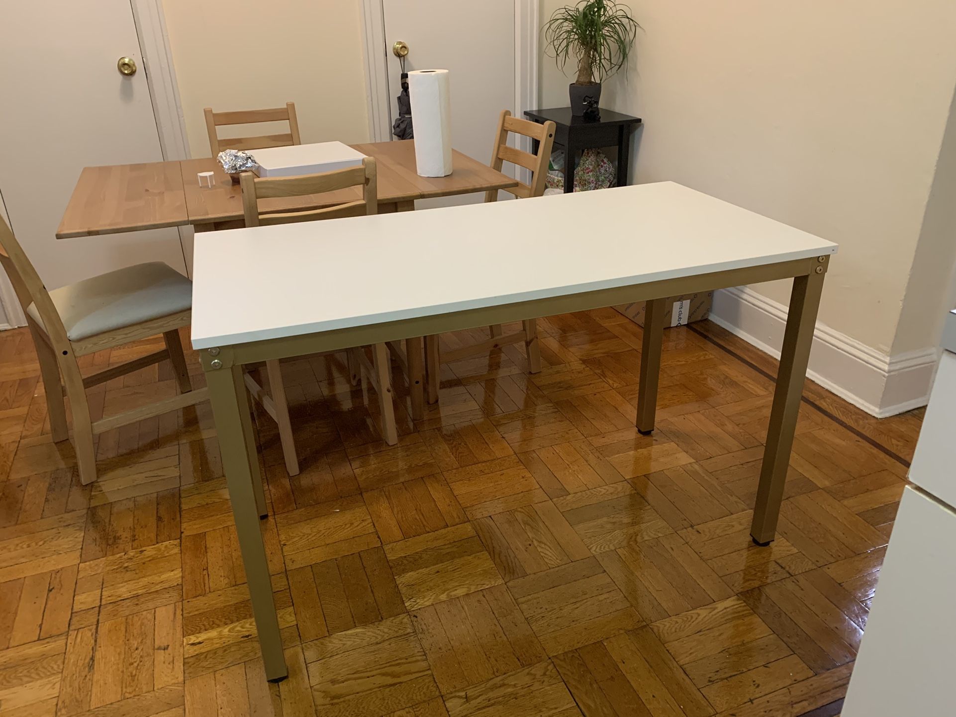 LIKE NEW WORK DESK TABLE
