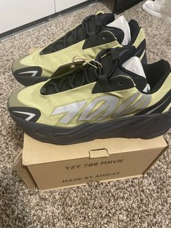 Men’s Yeezy Size 7