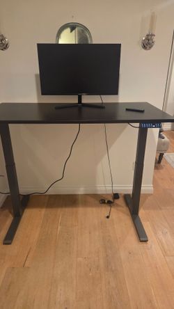 Standing & Sitting Desk. 5×2.5ft