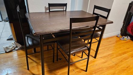 Dinning table with 4 chairs