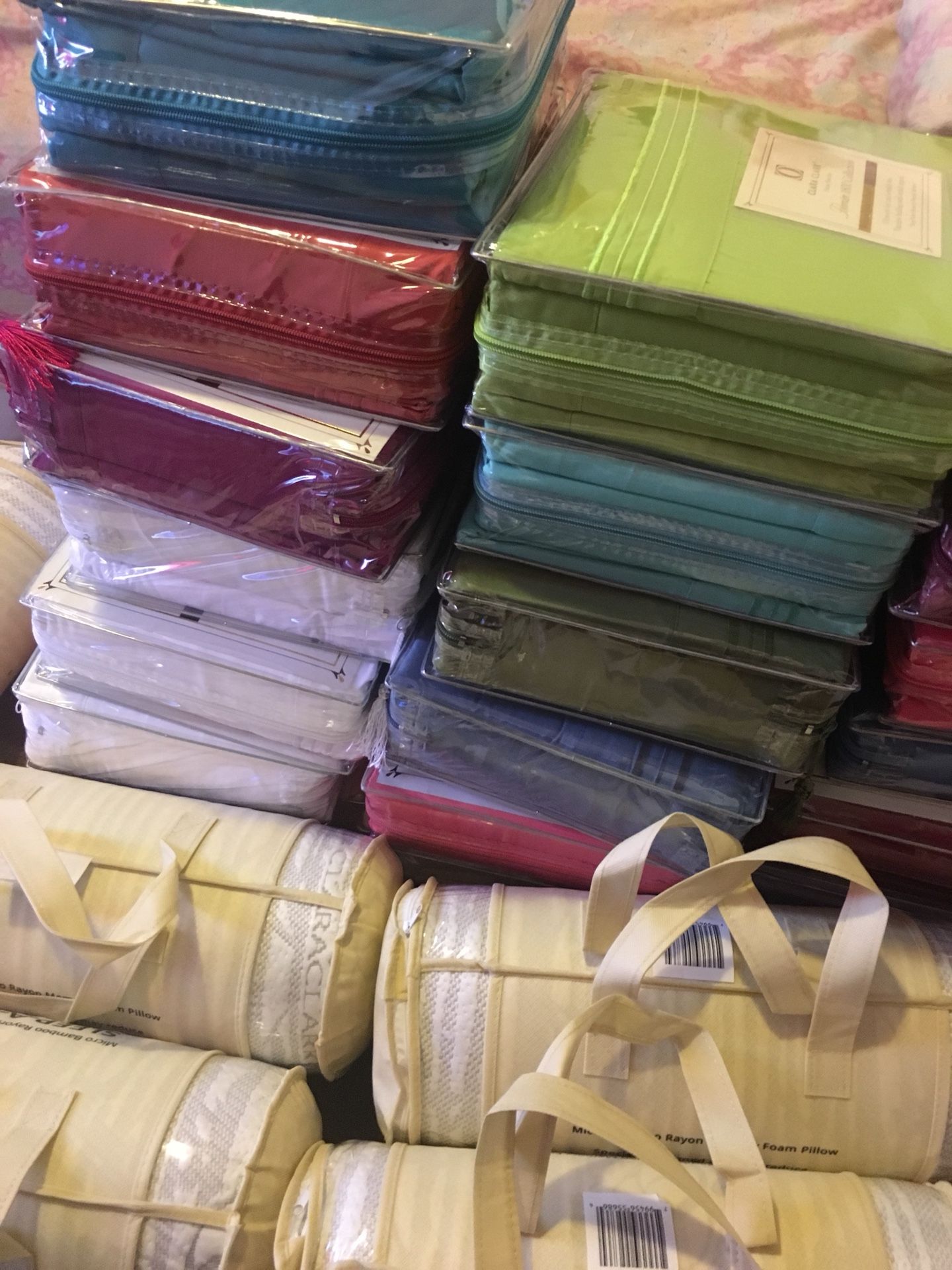 Clara Clark deluxe sheet set And Memory pillows