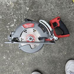 Milwaukee Circular Saw 